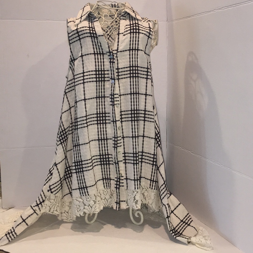 💕💕 NWOT  a’reve Shirt with Dipped Back Sz Sm